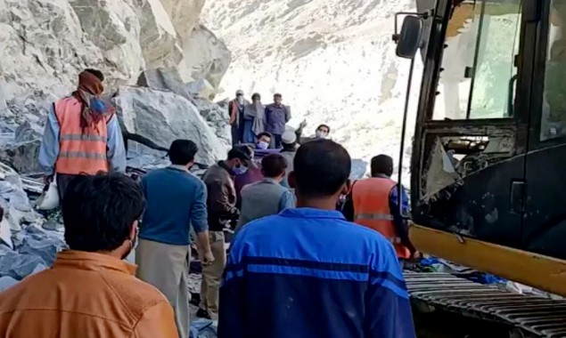 Skardu: More than 10 people and a passenger bus buried in landslide