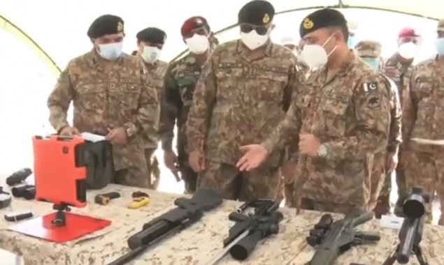 COAS Witnesses Snipers’ Training Of Soldiers In Bahawalpur