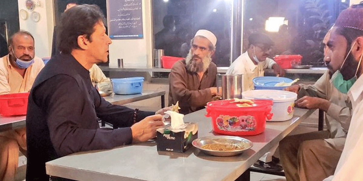 PM Visits Panahgahs In Islamabad, Eats Food Being Provided To People
