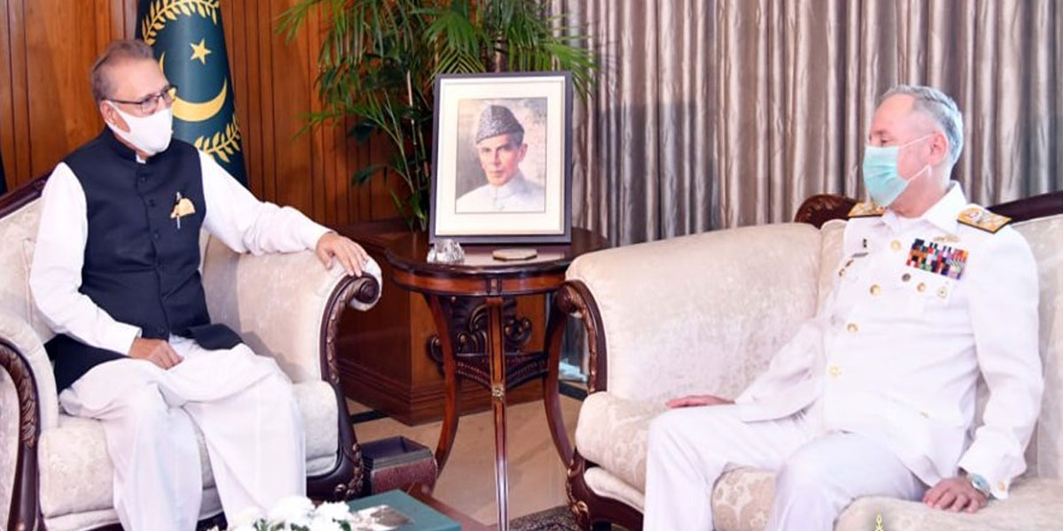 Naval Chief Makes Farewell Visit to President Alvi