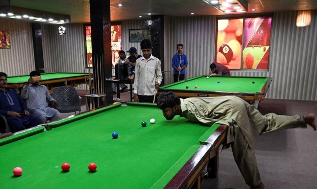 Incredible Pakistani Snooker Player Muhammad Ikram With No Arms