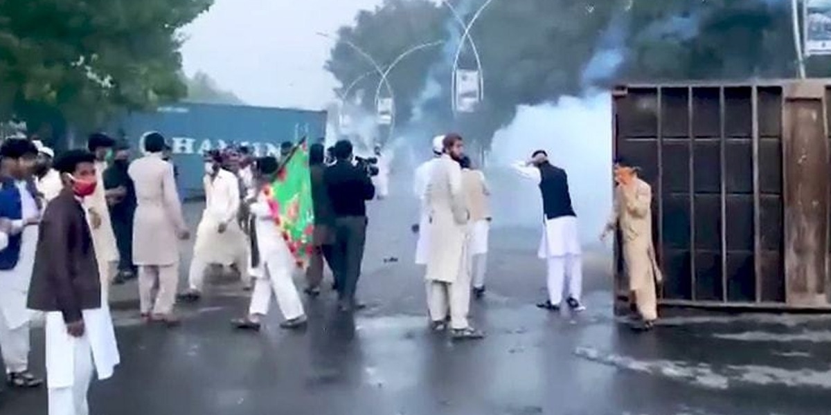 Protesters Trying To Enter Red Zone, Demands Expulsion Of French Ambassador