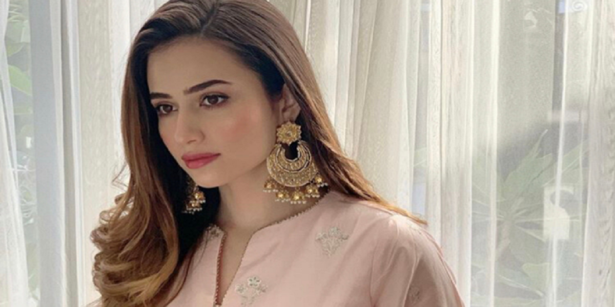 Sana Javed's Mirror Selfie Is Winning Over The Internet