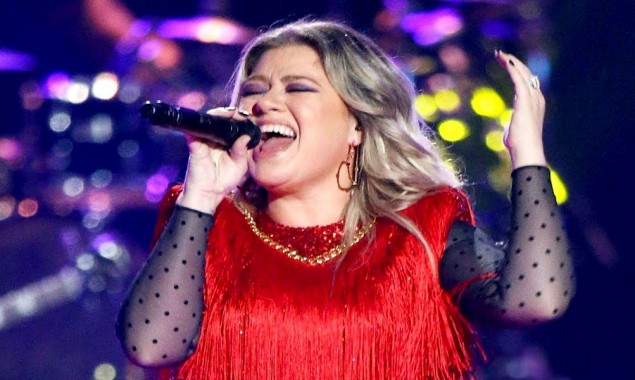 Kelly Clarkson exposed to COVID-19 on set of her show