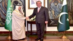 FM Meets His Saudi Counterpart, Discusses Bilateral Relations