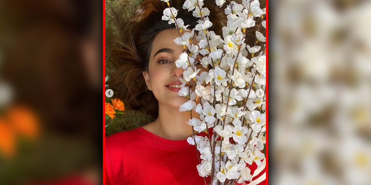 Sumbul Iqbal In Sweatshirt And Short Hairs, Looks Super Stylish