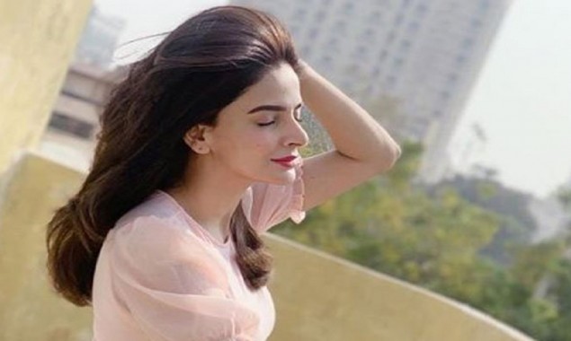 Video: Saba Qamar spotted eating Gol Gappay