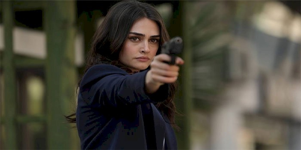 Esra Bilgic new photo