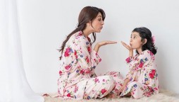 Ayeza Khan shares a sweet snap of daughter Hoorain with singer Beyoncé’s statue