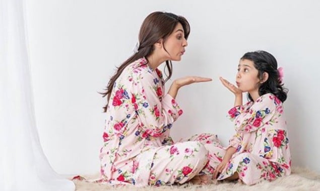 Ayeza Khan shares a sweet snap of daughter Hoorain with singer Beyoncé’s statue