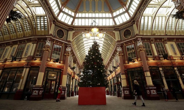 Lockdown Measures in England & Italy Amid Christmas Celebrations