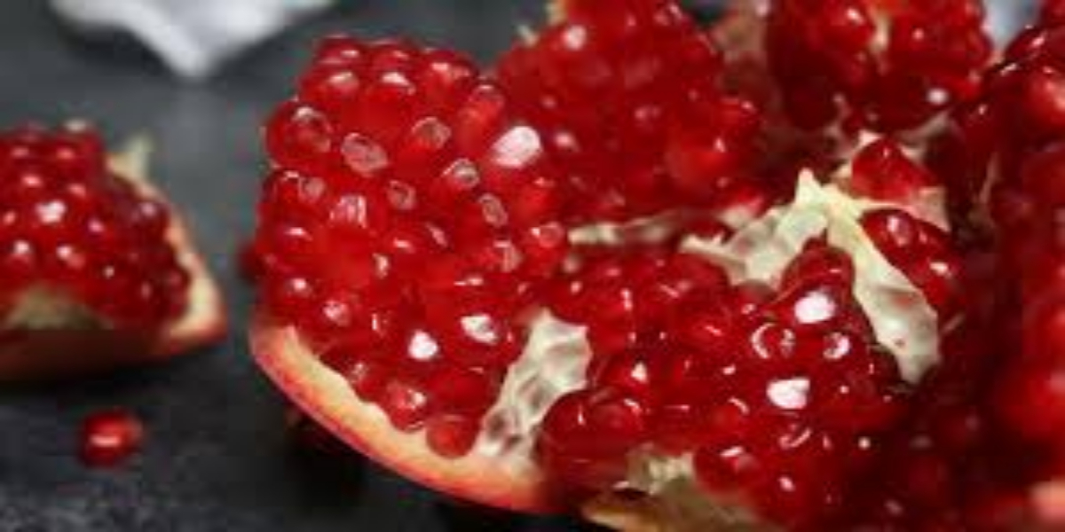 Most people are not aware of the healing properties of pomegranate. Let us tell you in detail about the positive effects of eating pomegranate on your health.