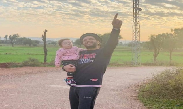 Shahid Afridi, Urwa prove to be ‘father-daughter goals’