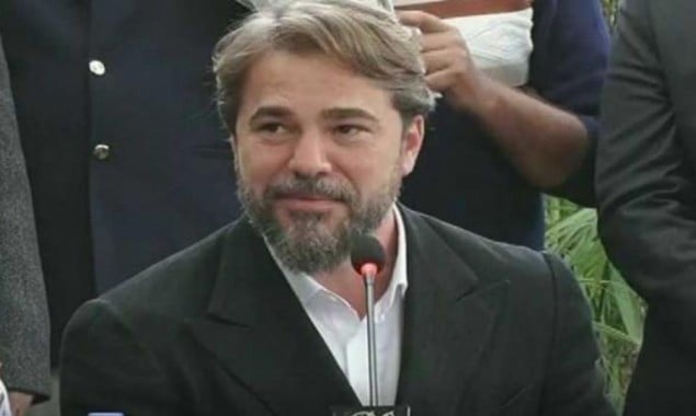 Turkish star Engin Altan aka Ertugrul visits Badshahi Mosque Lahore