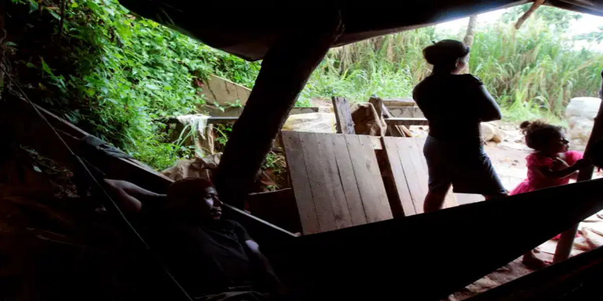 Gold mine collapses in La Esperanza