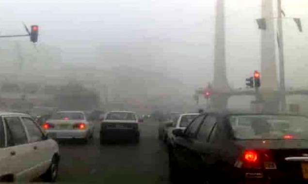 Heavy fog engulfs different parts of Punjab and Sindh