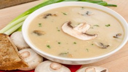 Satisfy your Hunger With Onion-Mushroom Soup this winter