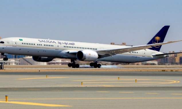 Saudi suspends international flight operations  over new COVID-19 variant