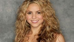 Shakira receives million likes wearing a gorgeous glittering dress