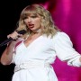 Taylor Swift’s dress flew in the air during a live concert