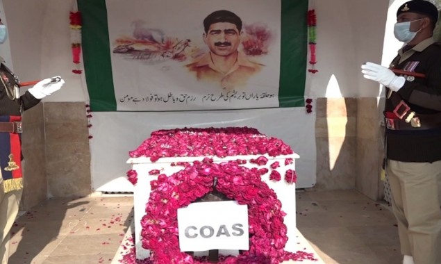 Muhammad Hussain Shaheed: Army Chief lays floral wreath at his eternal abode