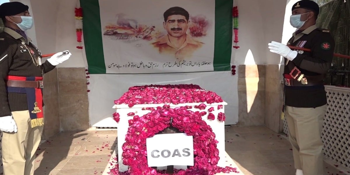 Muhammad Hussain Shaheed floral wreath