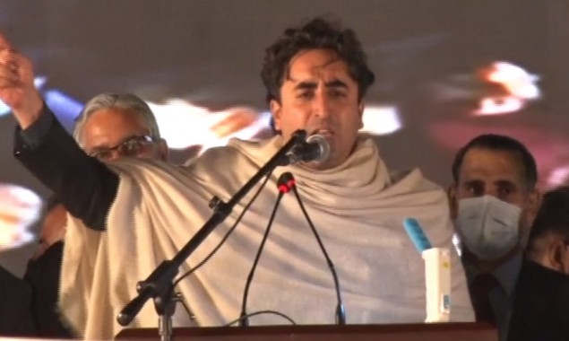 PDM Lahore: “Country suffers due to fake, illegitimate govt,” Bilawal tells charged crowd