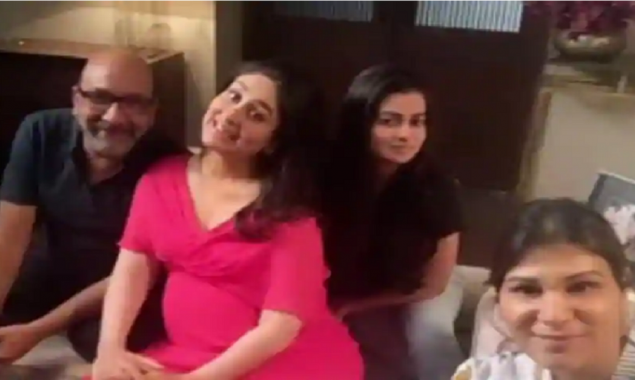 Kareena Kapoor’s pregnancy glow is amazing as she poses with her team