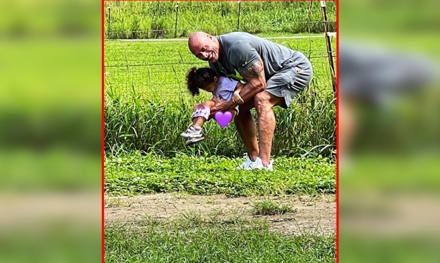 Daughter does not want to wear diapers, The Rock finds a solution