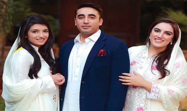 Bilawal Bhutto Zardari takes selfies with his sisters and aunt