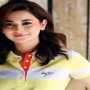 Which color makes Hania Amir happy?