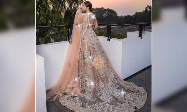 Photos: Ayesha Omar Dazzles In Backless Dress