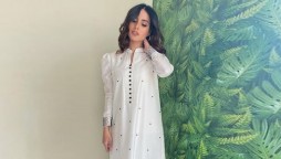 Iqra Aziz Instagram