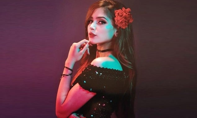 Singer Aima Baig’s fans fall in love with her New Look
