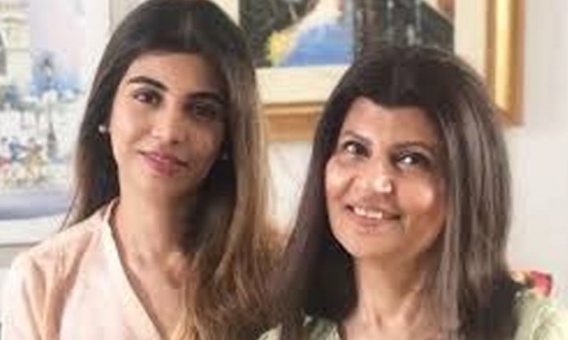 Beautiful photos of veteran Actress Rubina Ashraf with her daughter