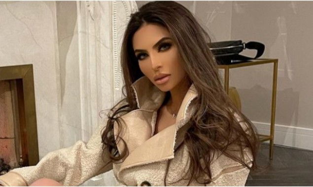 Faryal Makhdoom Heats Up Gram As She Poses For A Sizzling Photo