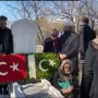 Adnan Siddiqui, Humayun Saeed & Reema Khan visit graveyard of Turk Lala Peshawari