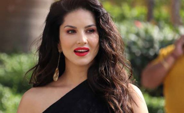 Sunny Leone shows her cricket talent, video goes viral on social media