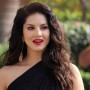 Sunny Leone shows her cricket talent, video goes viral on social media