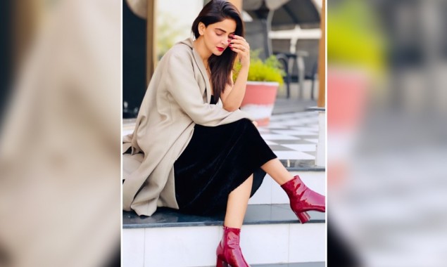 Saba Qamar hasn’t aged a day and always looks stunning, claims a fan