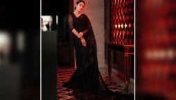 Ayeza Khan black saree