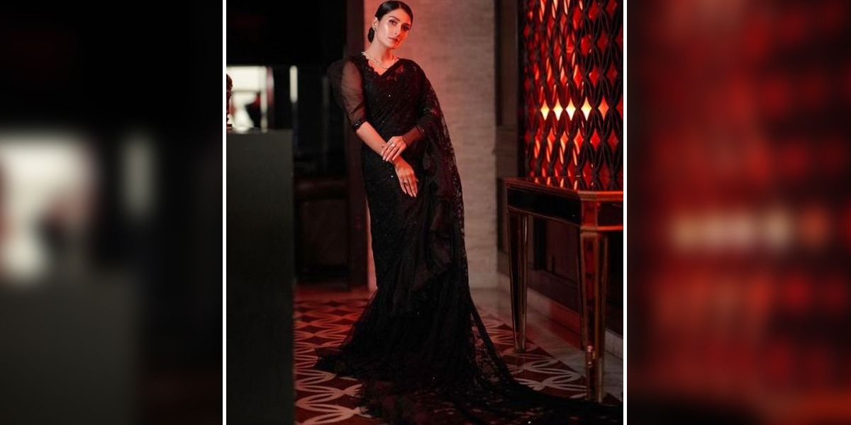 Ayeza Khan black saree