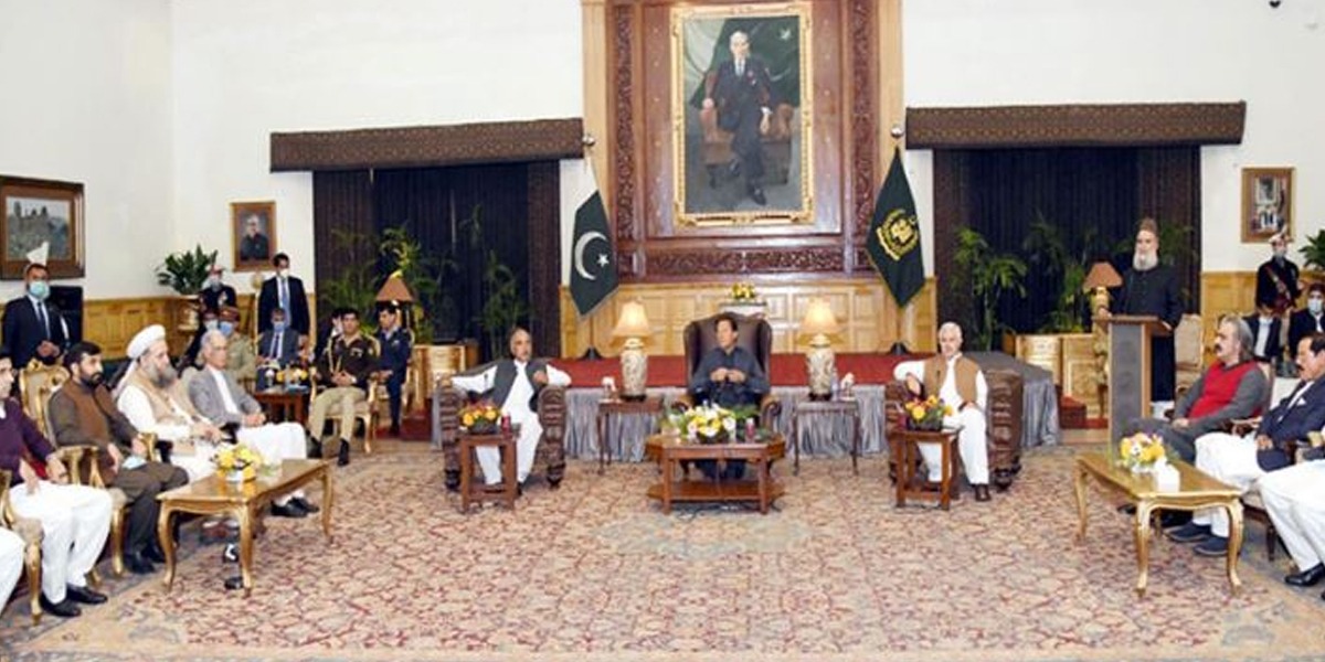 PM Imran KP lawmakers