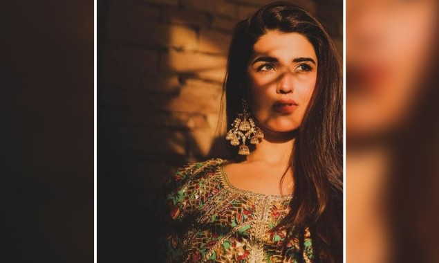 Hareem Farooq looks stunning in this aesthetic sun-kissed look