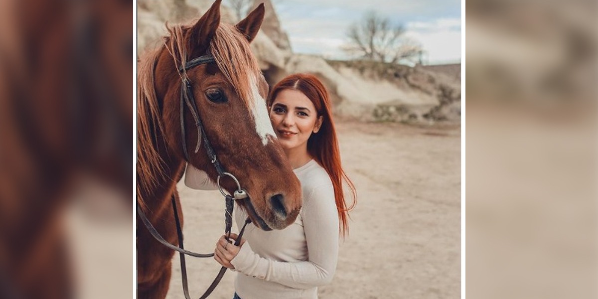 Momina Mustehsan Enjoys Horse Riding Session In Capadócia