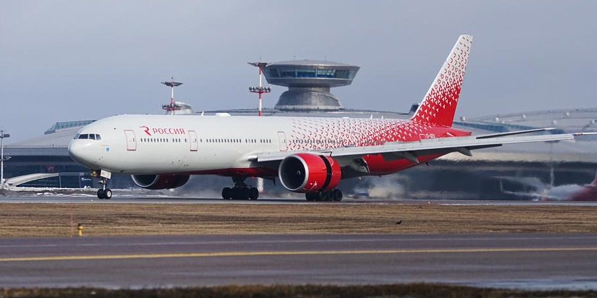 Boeing 777 Passenger Plane Makes Emergency Landing After Engine Trouble