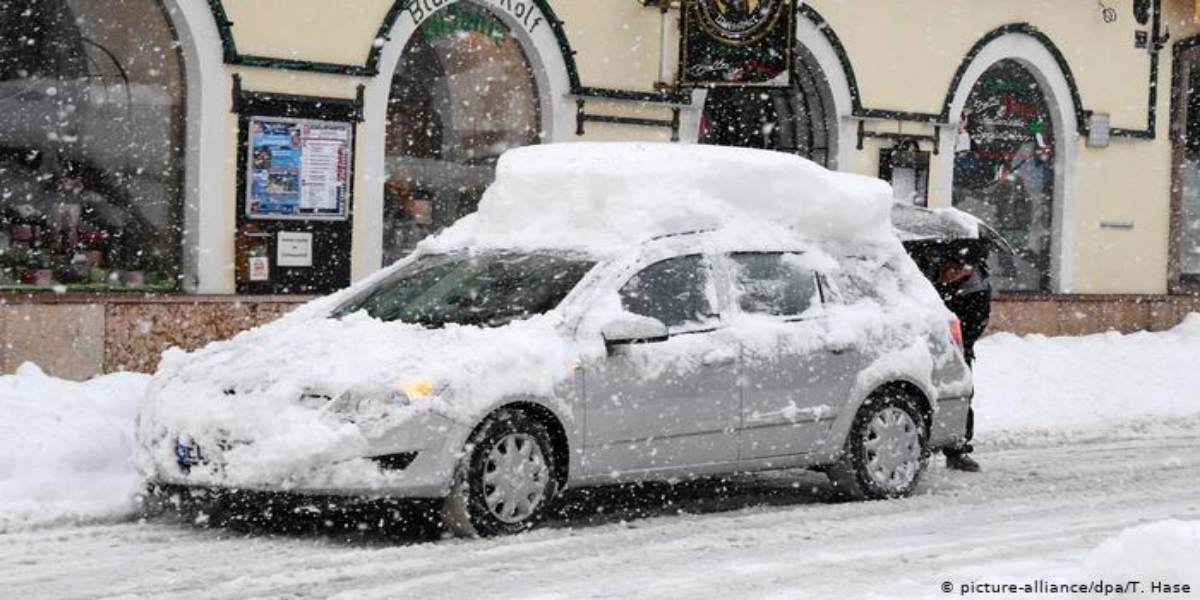 Germany: Heavy Snowfall Disrupts Transportation System