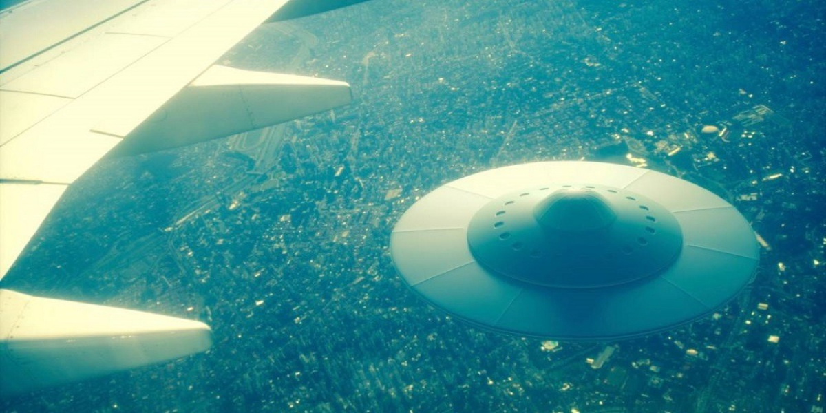 Divided Species: Alien Spaceship Landed In Karachi, Yes You Read It Correct!