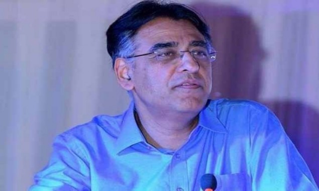 Asad Umar clarifies rumors about efficacy of COVID-19 vaccination