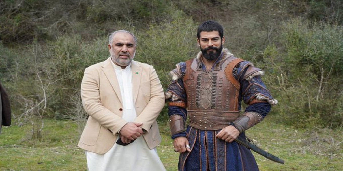 Asad Qaiser meets Burak Ozcivit aka Osman Bey